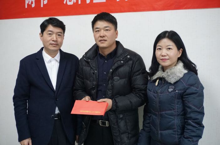 慰问中房镇驻村干部