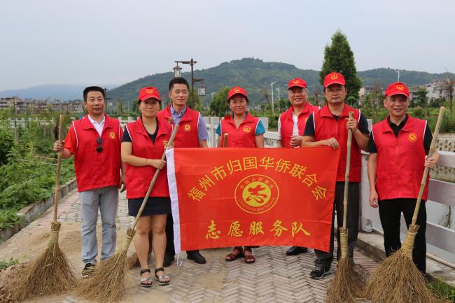 开展城乡环境整治志愿服务活动3