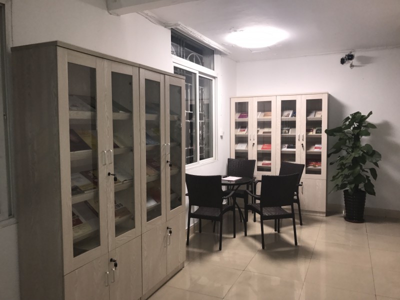 建设图书角,广泛开展机关党员读书活动