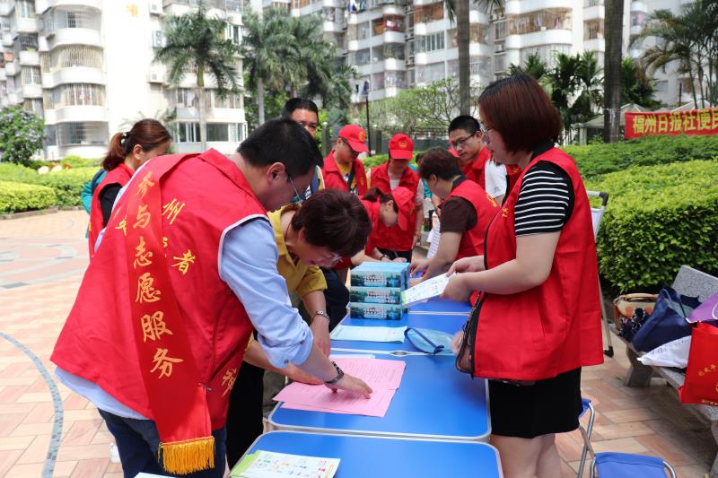市退休干部管理服务中心支部在利嘉社区开展垃圾分类宣传活动