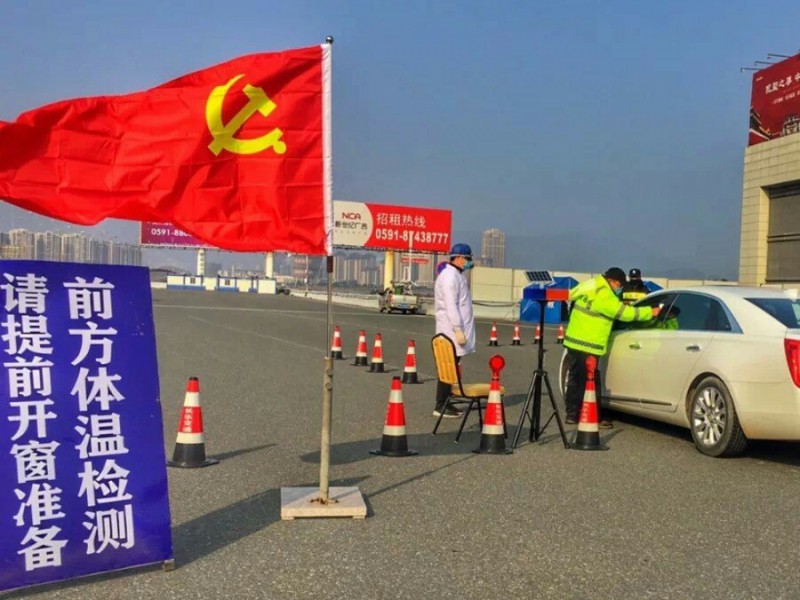 2-图为机关党员干部奋战在疫情防控前沿阵地