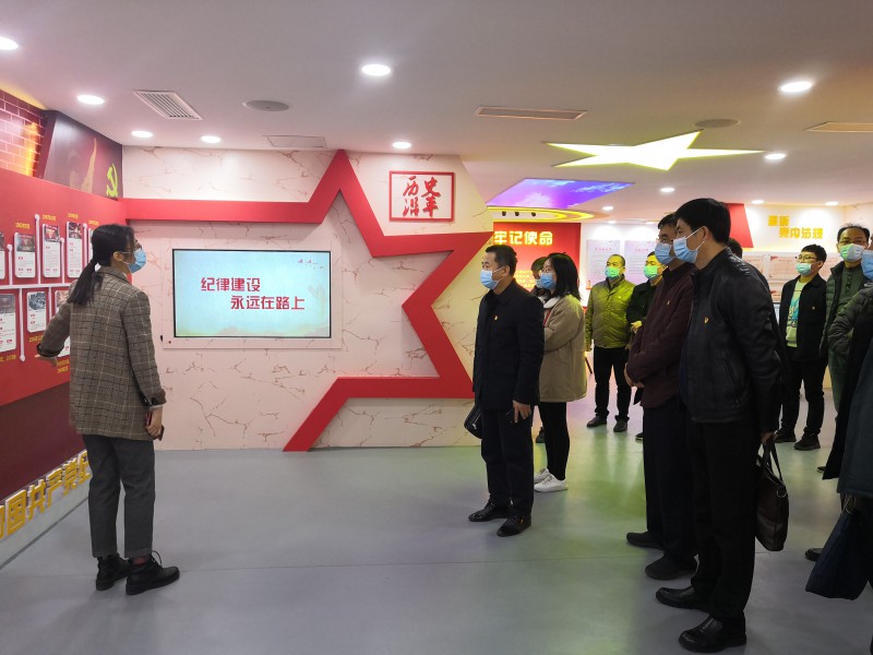 政治生活馆参观1