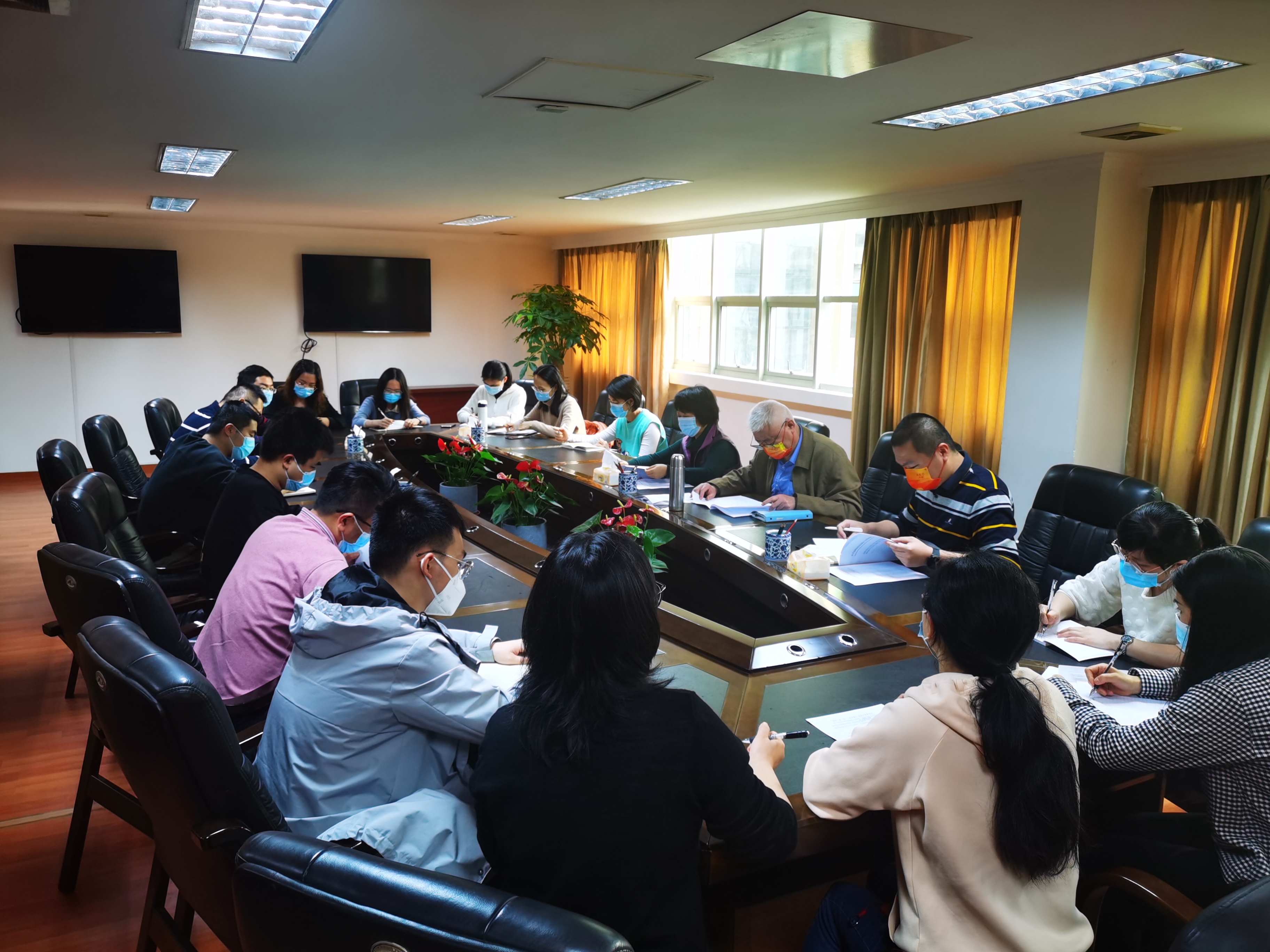 福州公路中心青年理论学习小组召开首场学习研讨会