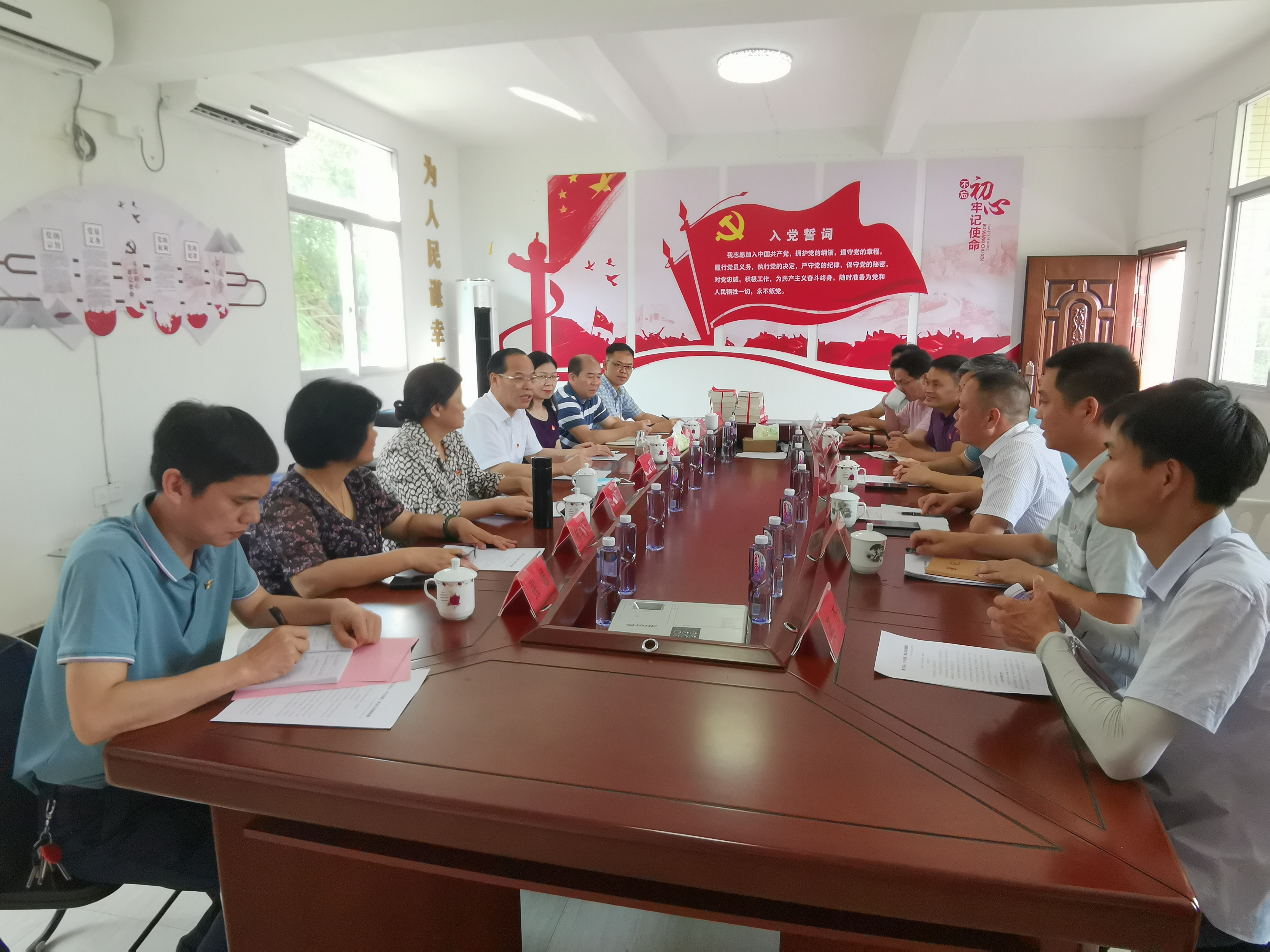 2022年7月28日，福州市人社局党组书记、局长、二级巡视员王命瑞带队赴永泰县梧桐镇石尾村开展调研，助力乡村振兴“双联双扶”2