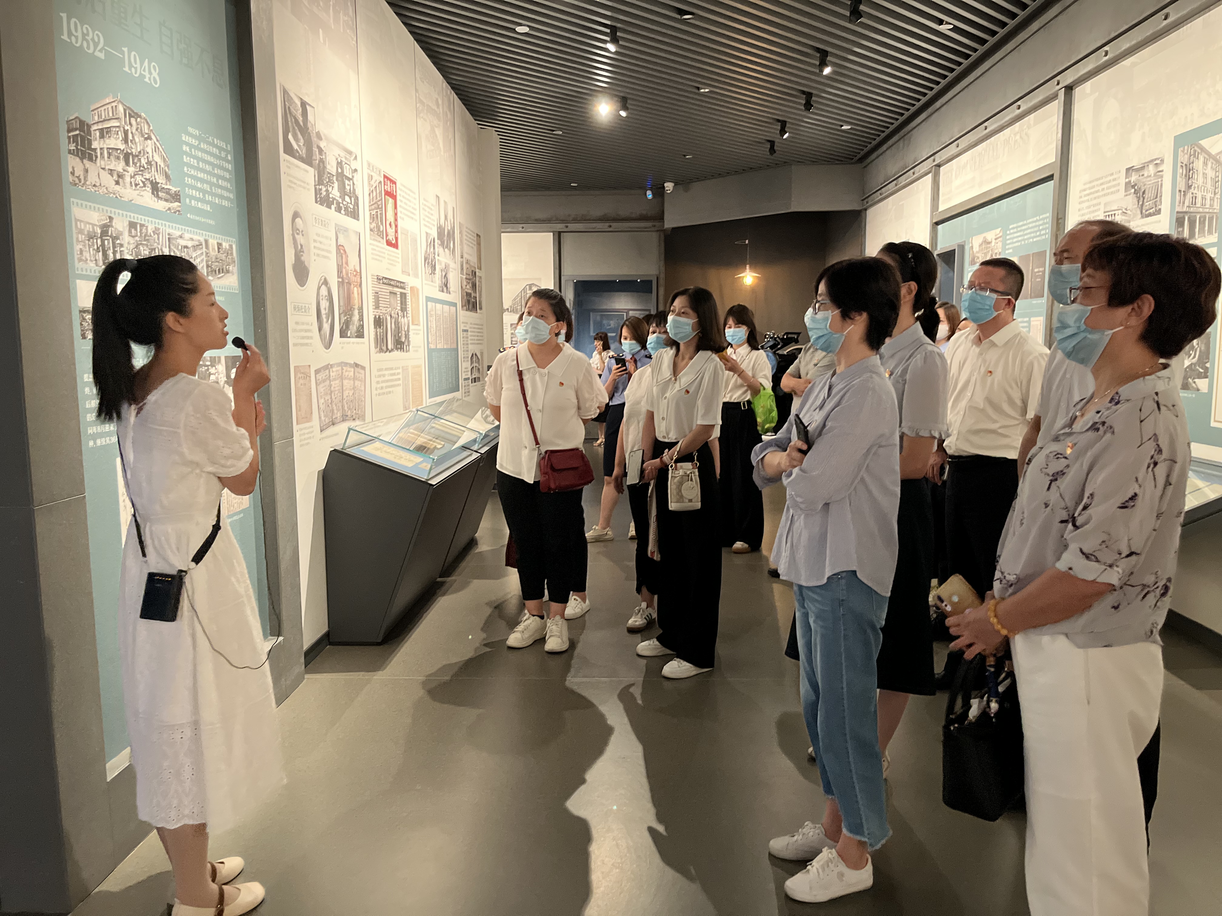 走进百年老社品味书香隽永 (4) - 复件(1)