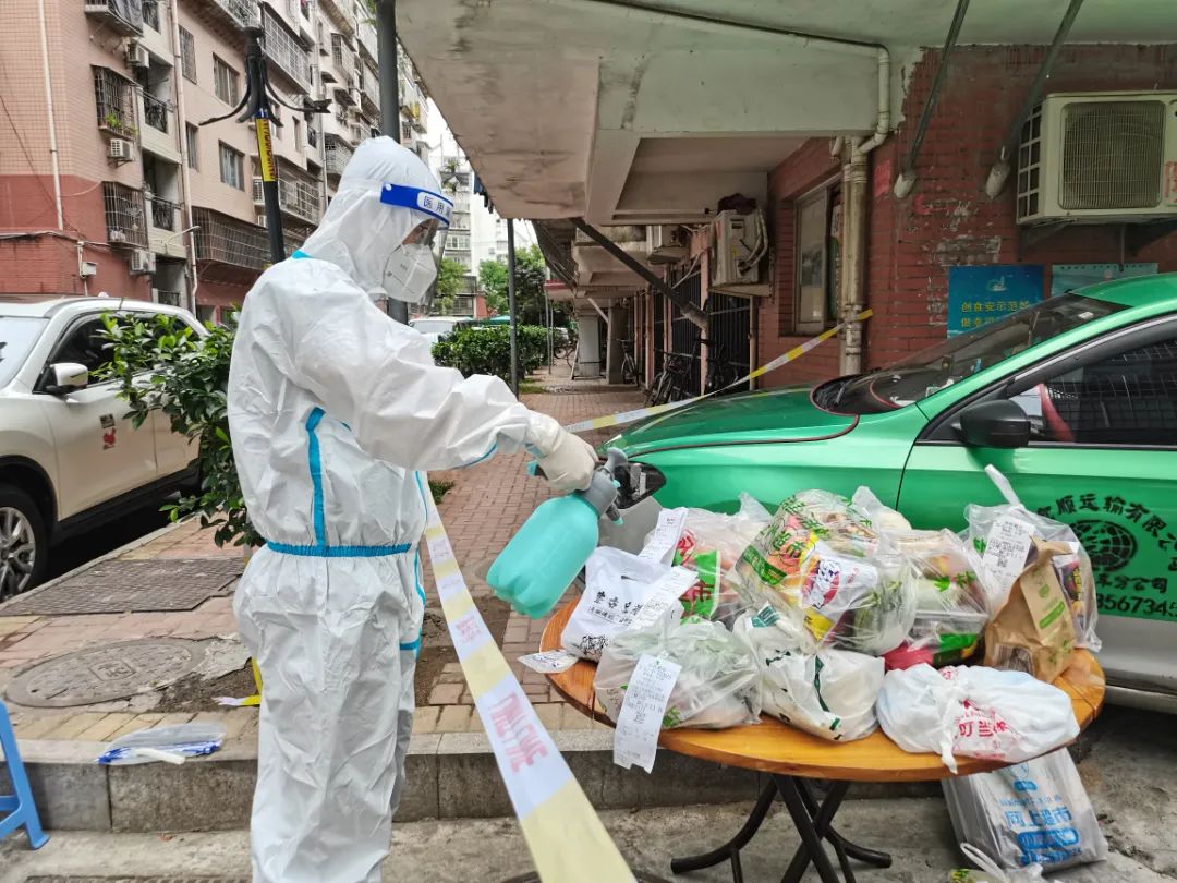 脚踏实“阶”的年轻党员