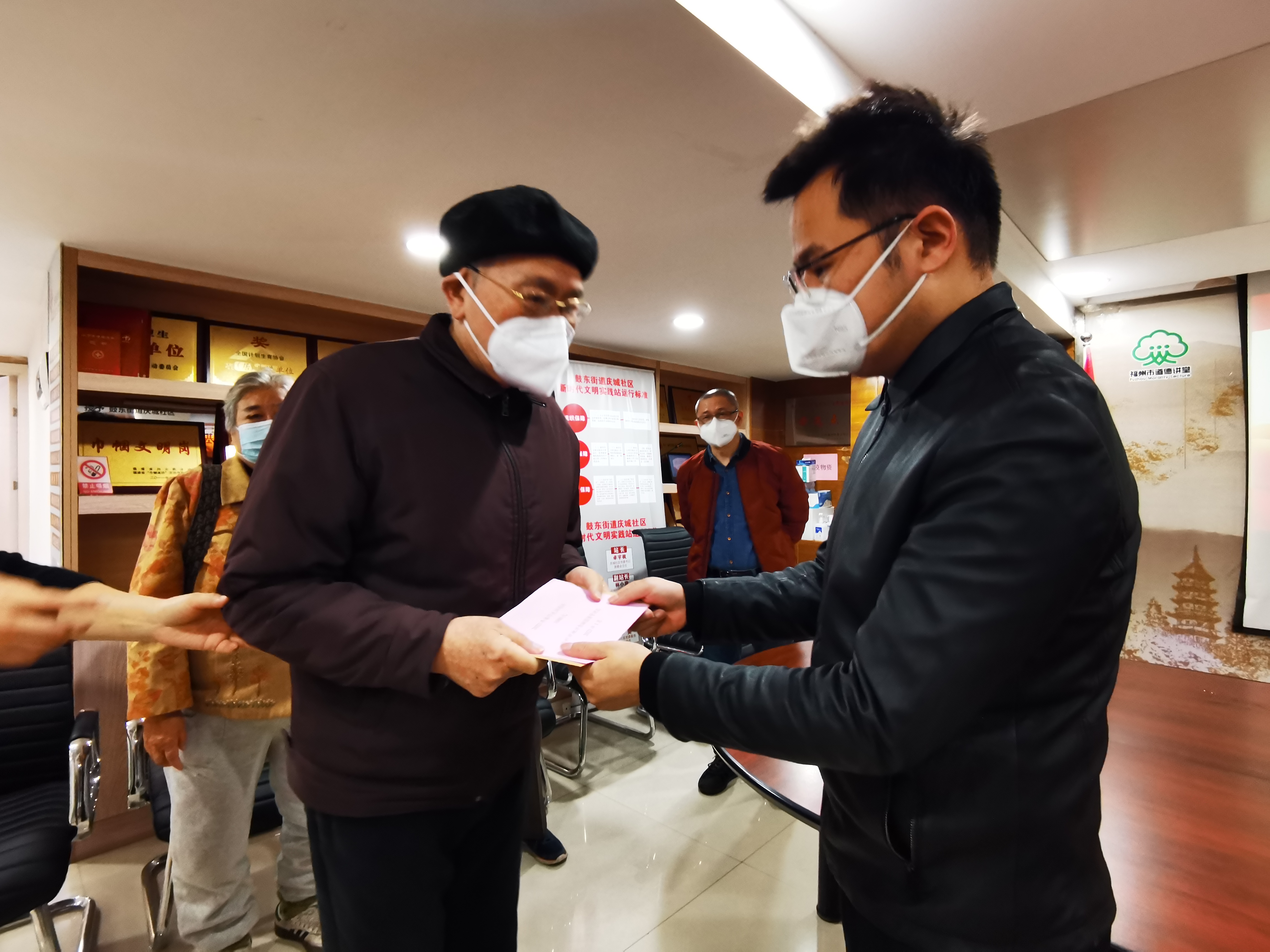 慰问困难群众