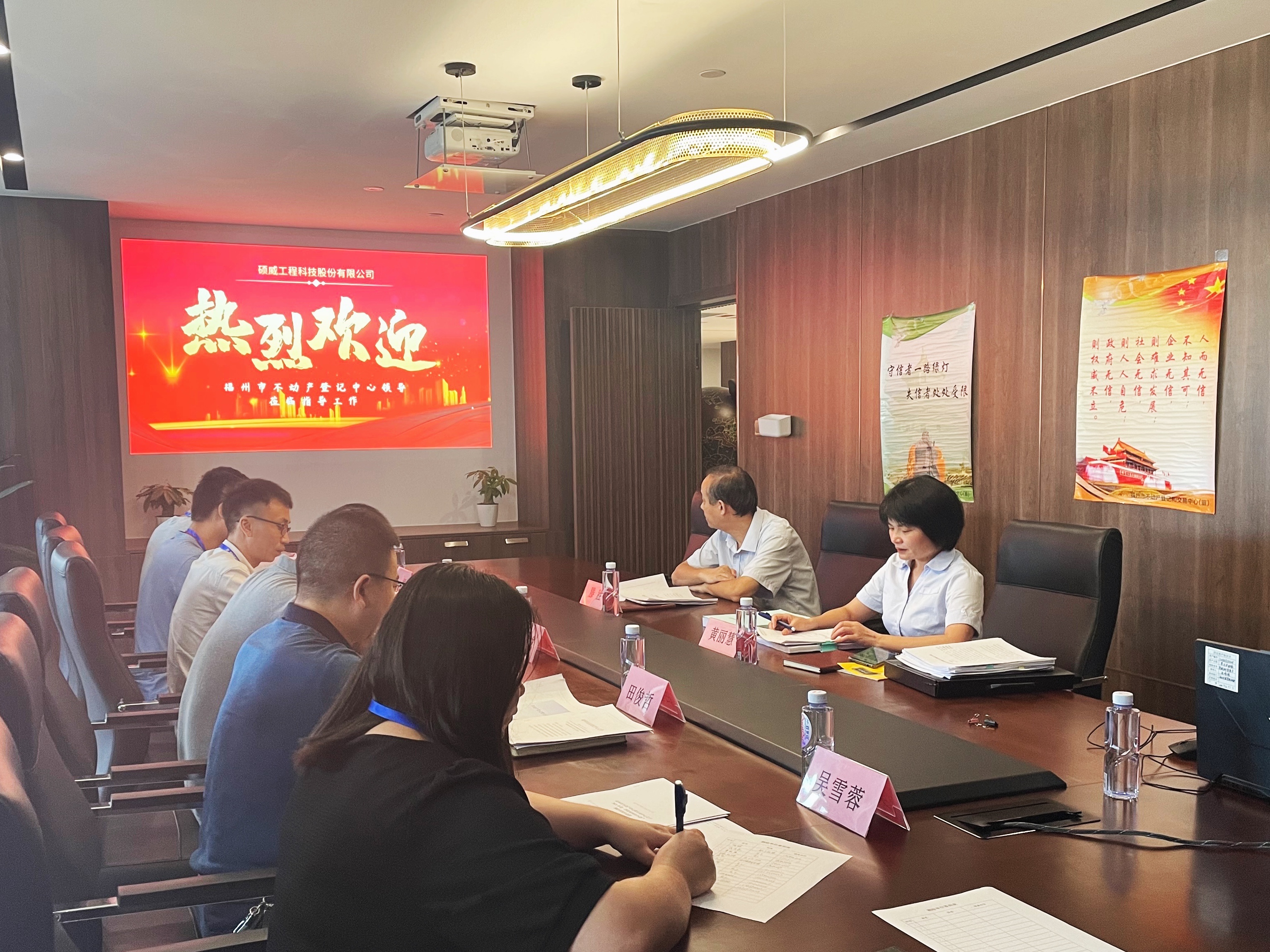 进企业开展测绘普法宣传