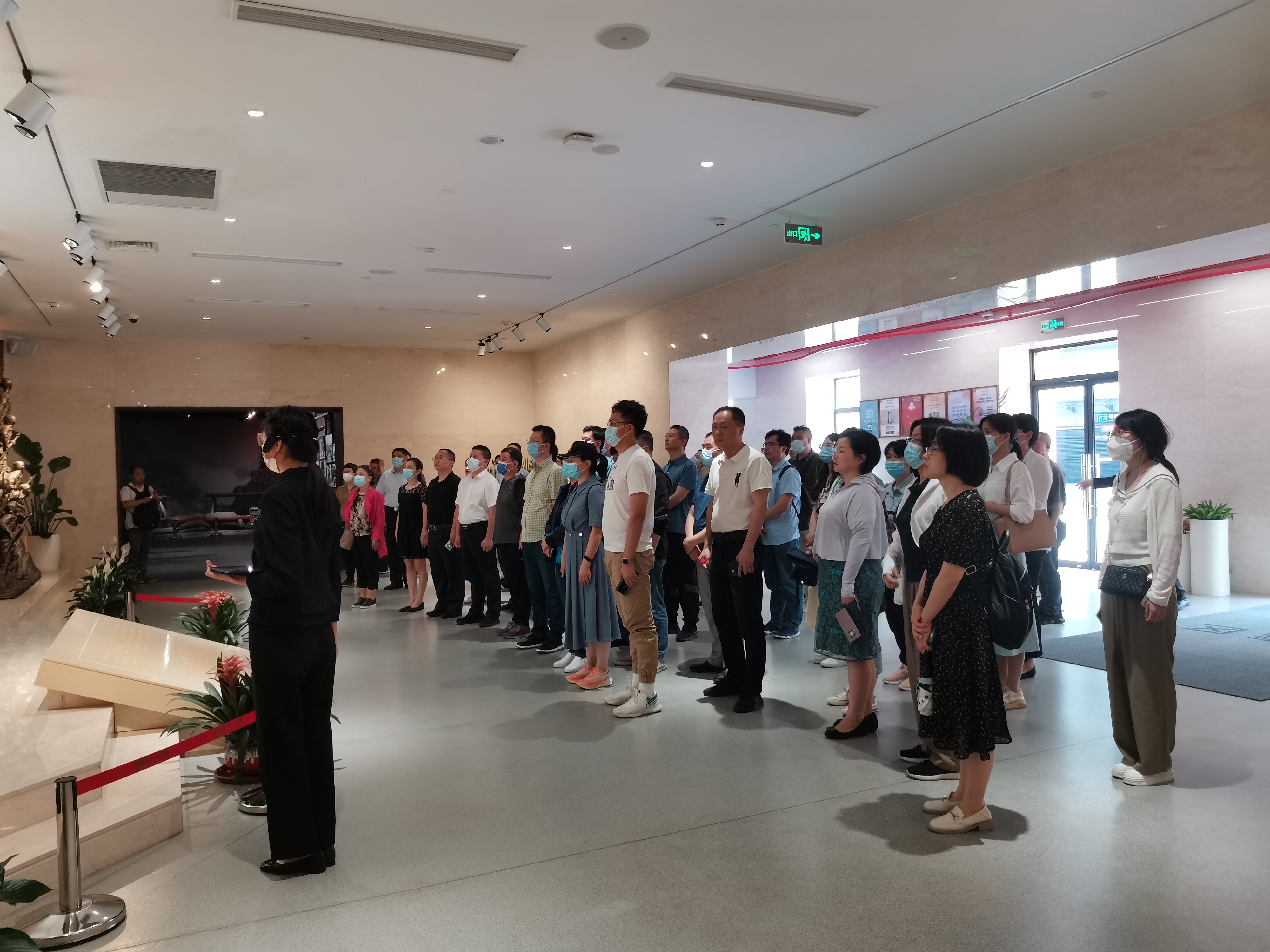 参观国歌展示馆