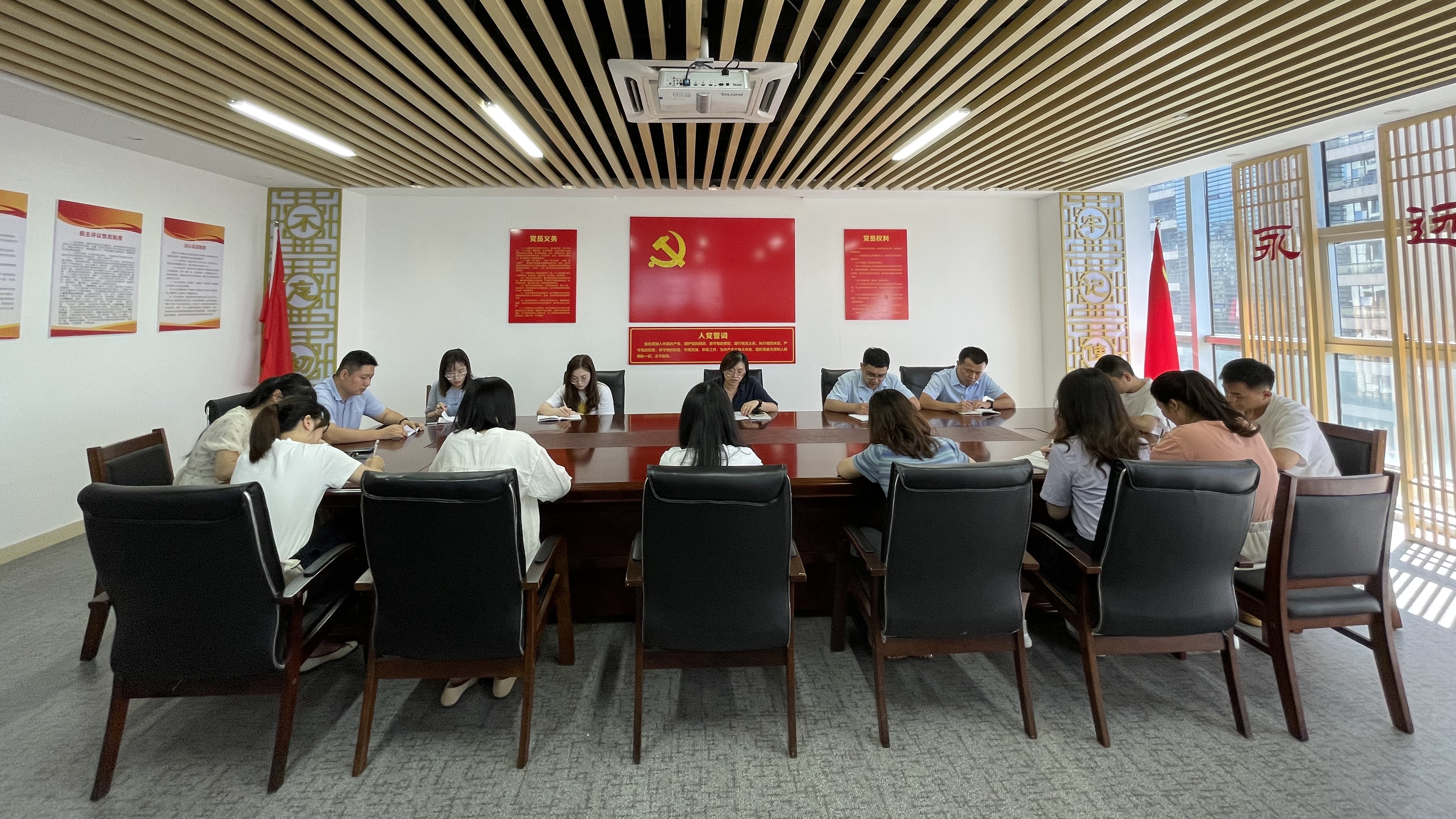 20230626福州市司法局青年理论学习小组召开“汲取榜样力量 书写奋斗青春”主题学习会