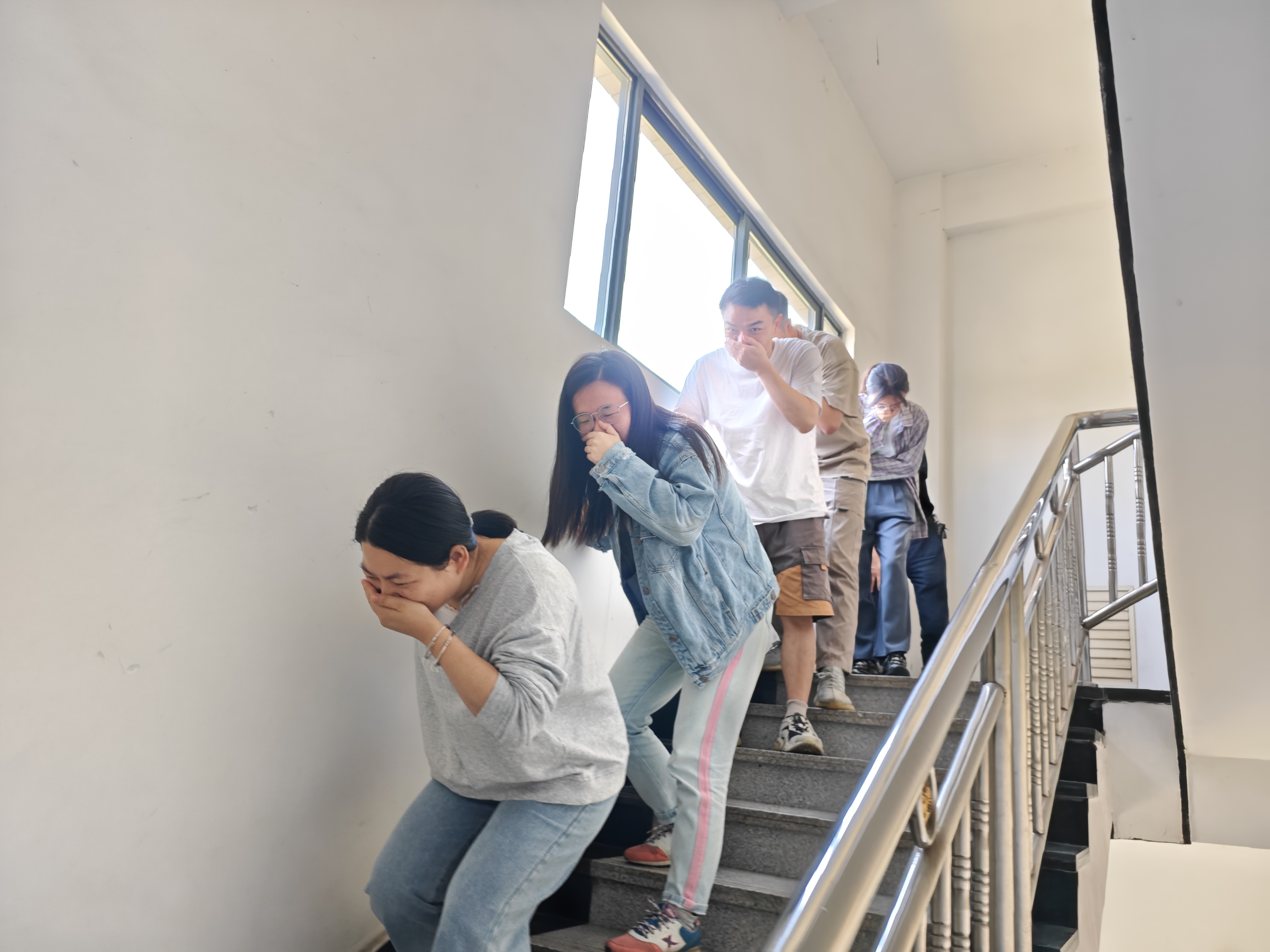 福州市市场监管监测服务中心开展“5·12”安全教育暨消防应急疏散演练-3